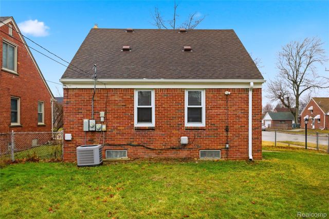 1860 N Denwood Street, Dearborn, MI 48128