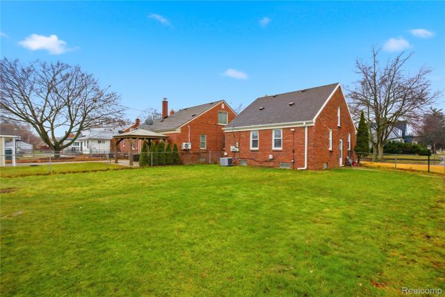 1860 N Denwood Street, Dearborn, MI 48128