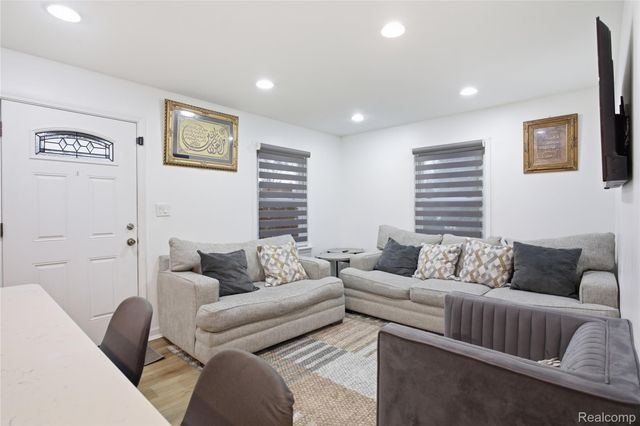 1860 N Denwood Street, Dearborn, MI 48128