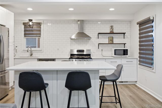 1860 N Denwood Street, Dearborn, MI 48128