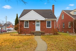 1860 N Denwood Street, Dearborn, MI 48128