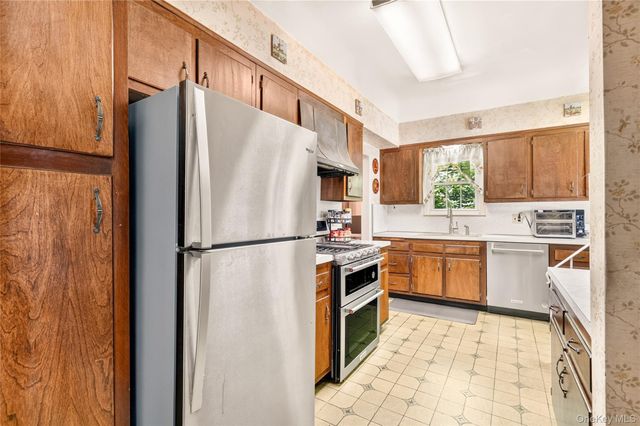 41 Green Place, New Rochelle, NY 10801