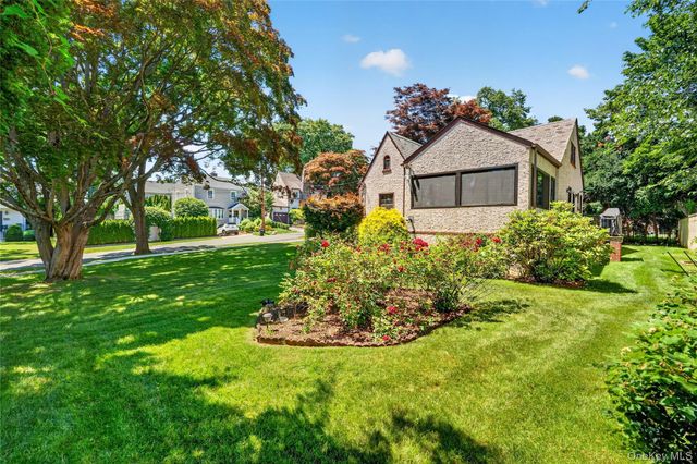 41 Green Place, New Rochelle, NY 10801