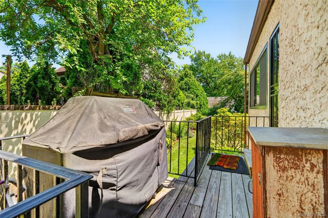 41 Green Place, New Rochelle, NY 10801