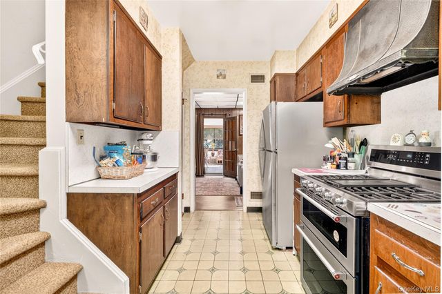 41 Green Place, New Rochelle, NY 10801