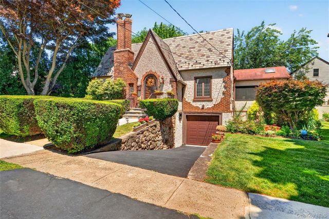 41 Green Place, New Rochelle, NY 10801