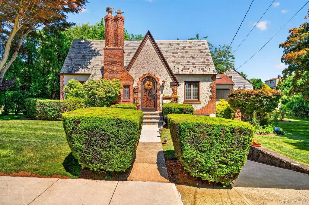 41 Green Place, New Rochelle, NY 10801