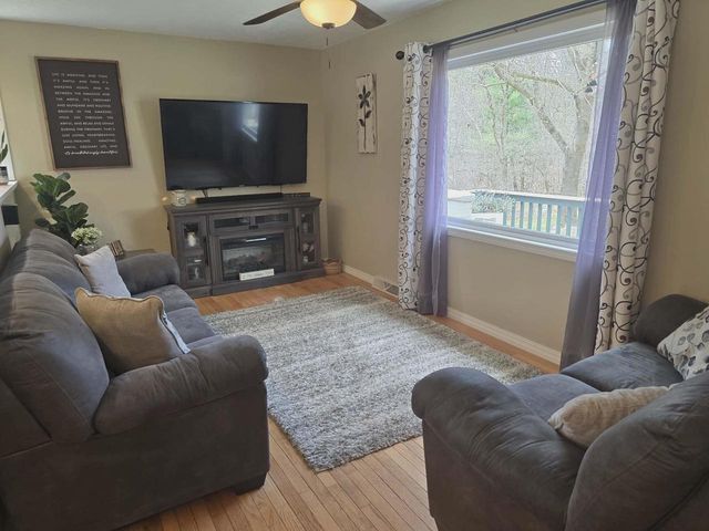 N4869 COUNTY ROAD WW, Wild Rose, WI 54984