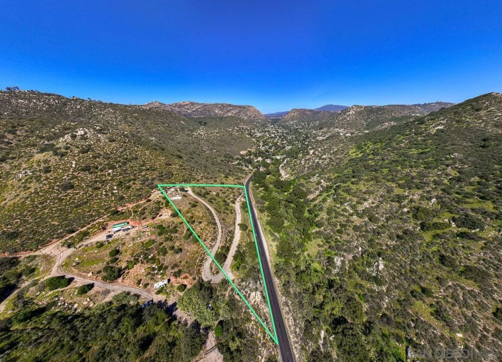 1186 Harbison Canyon 0, El Cajon, CA 92019