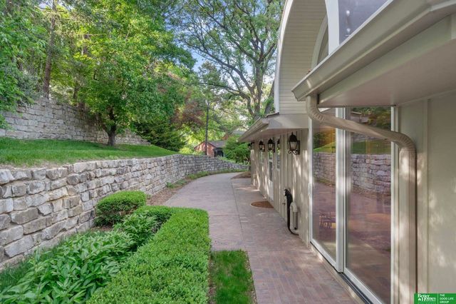 9465 Jackson Circle, Omaha, NE 68114