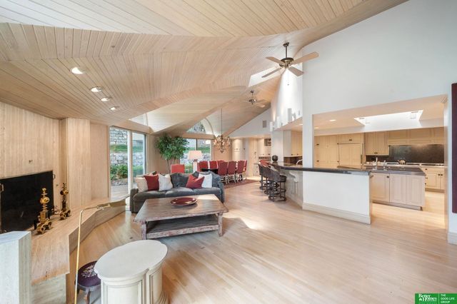 9465 Jackson Circle, Omaha, NE 68114