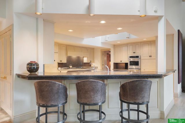 9465 Jackson Circle, Omaha, NE 68114