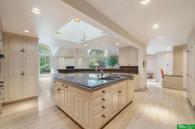 9465 Jackson Circle, Omaha, NE 68114