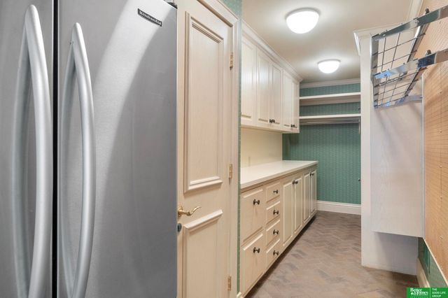 9465 Jackson Circle, Omaha, NE 68114