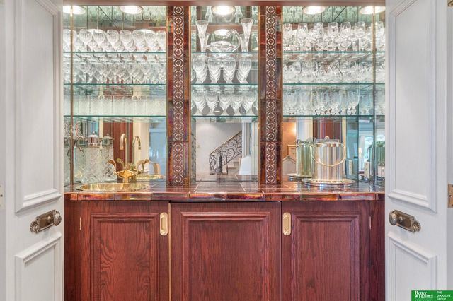 9465 Jackson Circle, Omaha, NE 68114