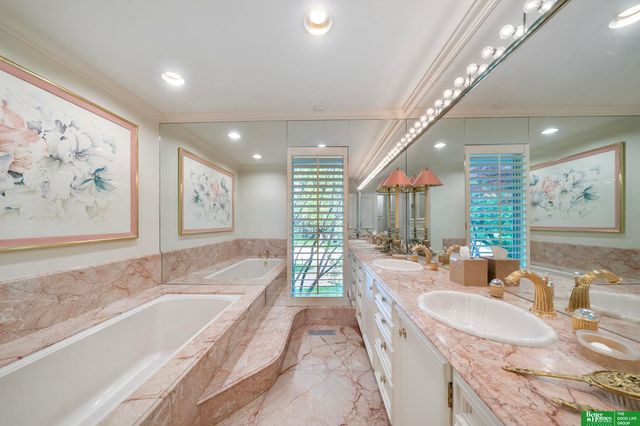 9465 Jackson Circle, Omaha, NE 68114