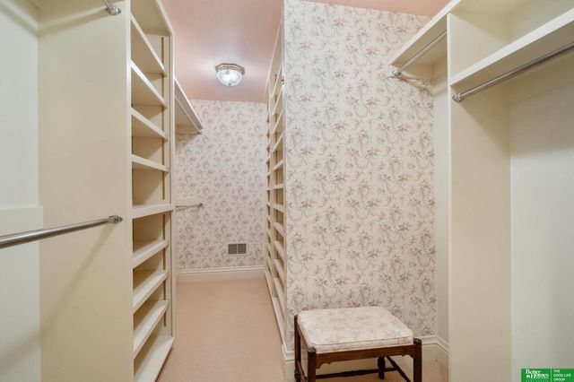 9465 Jackson Circle, Omaha, NE 68114