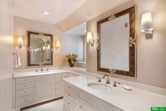 9465 Jackson Circle, Omaha, NE 68114