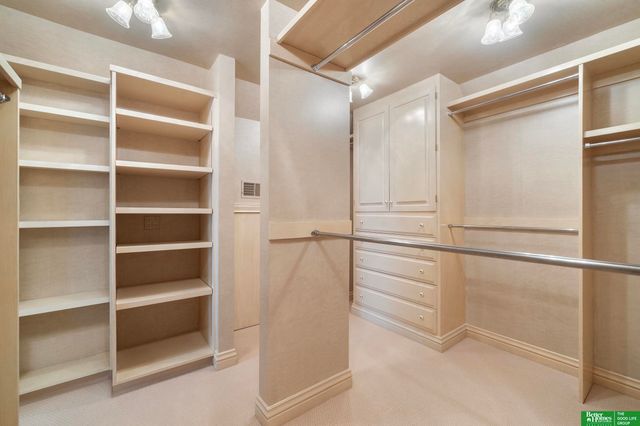 9465 Jackson Circle, Omaha, NE 68114