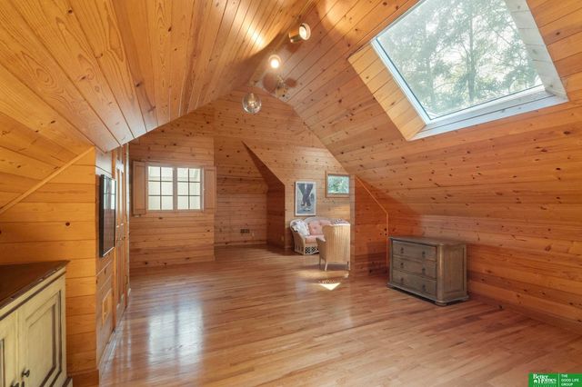 9465 Jackson Circle, Omaha, NE 68114