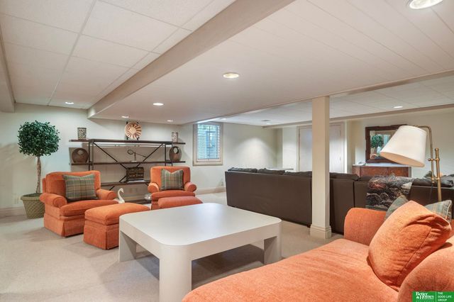 9465 Jackson Circle, Omaha, NE 68114