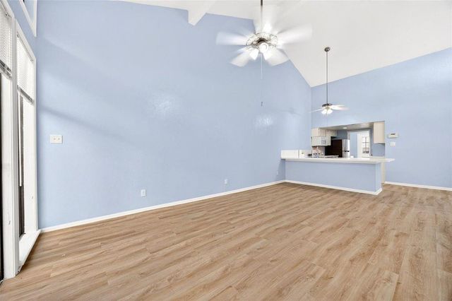 17 April Point Drive N, Conroe, TX 77356