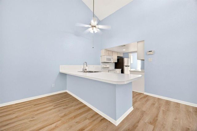 17 April Point Drive N, Conroe, TX 77356