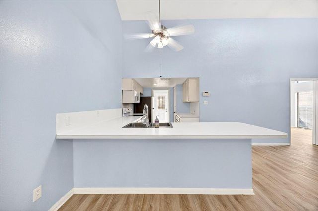 17 April Point Drive N, Conroe, TX 77356