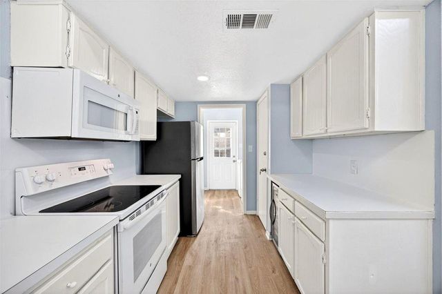 17 April Point Drive N, Conroe, TX 77356