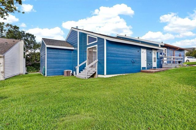 17 April Point Drive N, Conroe, TX 77356
