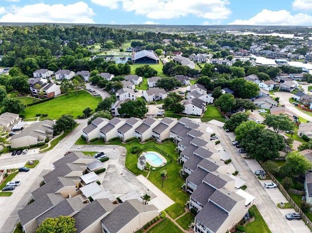17 April Point Drive N, Conroe, TX 77356