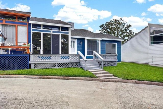 17 April Point Drive N, Conroe, TX 77356