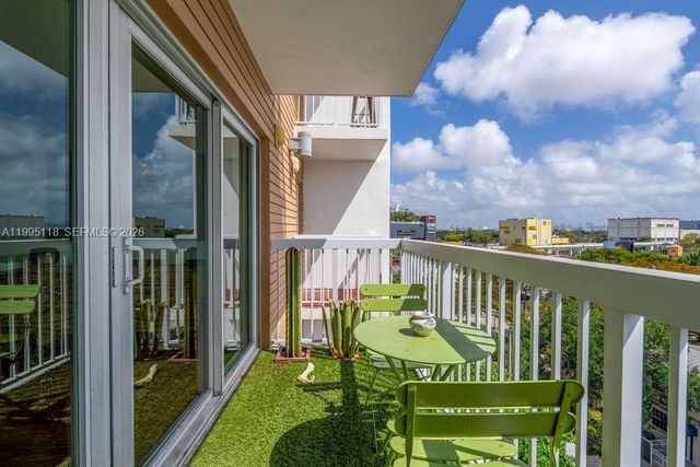 2740 SW 28th Ter 705, Miami, FL 33133