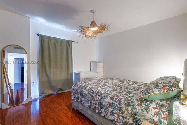 2740 SW 28th Ter 705, Miami, FL 33133