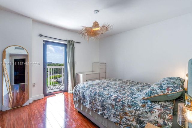 2740 SW 28th Ter 705, Miami, FL 33133