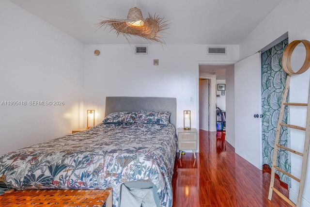 2740 SW 28th Ter 705, Miami, FL 33133