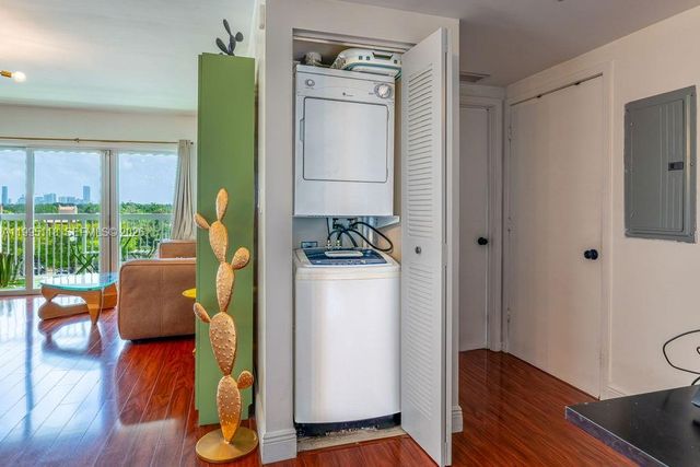 2740 SW 28th Ter 705, Miami, FL 33133