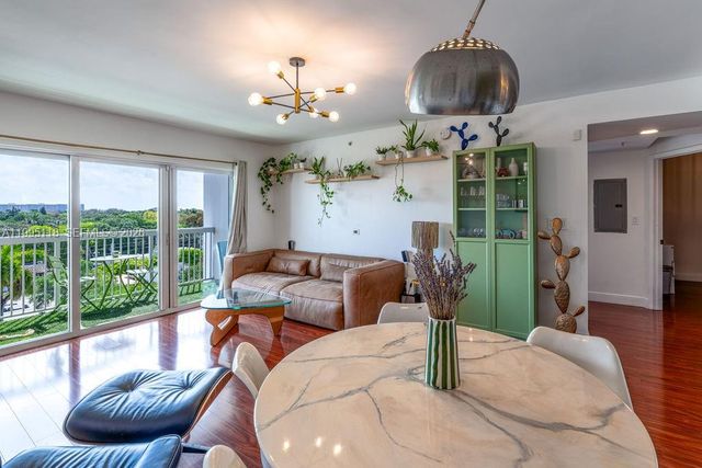 2740 SW 28th Ter 705, Miami, FL 33133