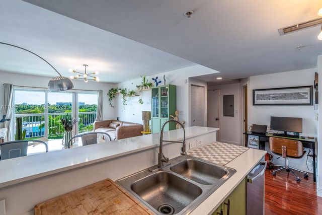 2740 SW 28th Ter 705, Miami, FL 33133