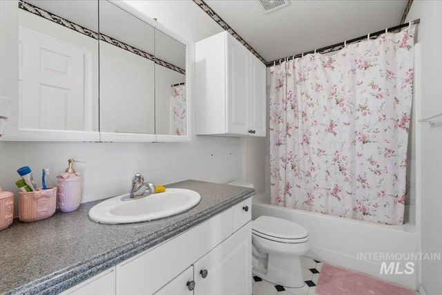 16921 Oasis Rd, Caldwell, ID 83607