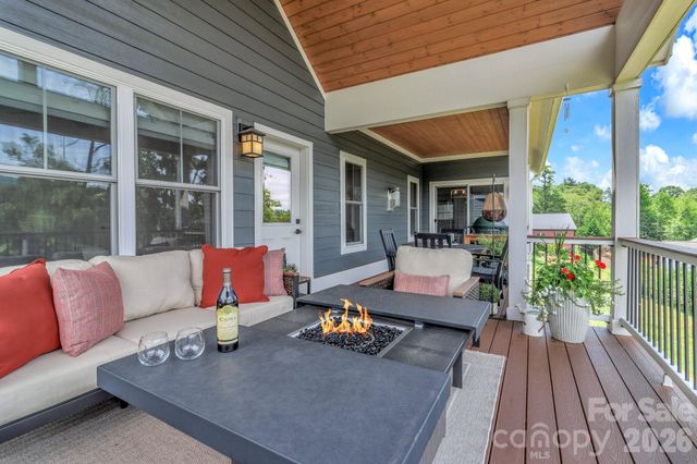 136 Ellis Lane, Arden, NC 28704