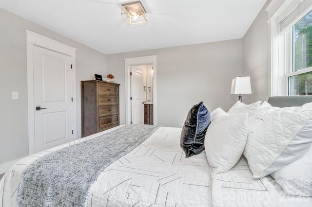 136 Ellis Lane, Arden, NC 28704