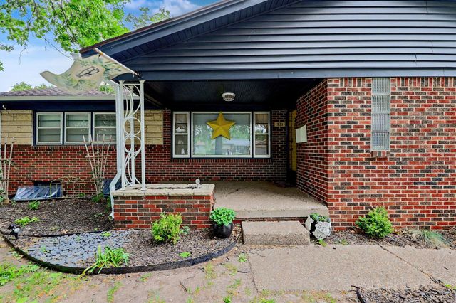 931 S Broadmoor, Wichita, KS 67207