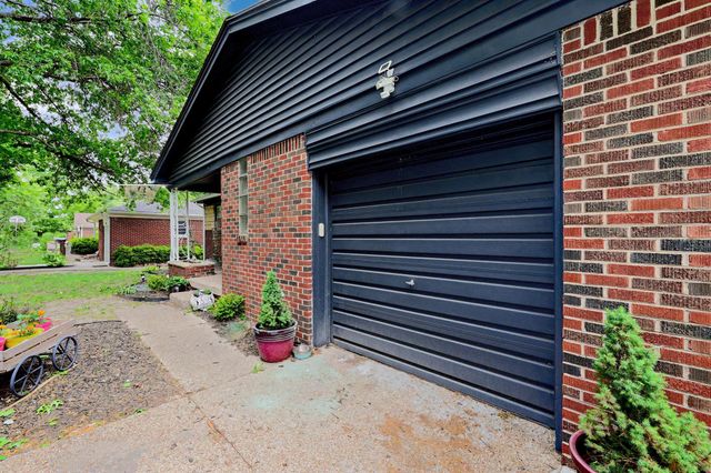 931 S Broadmoor, Wichita, KS 67207