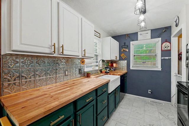 931 S Broadmoor, Wichita, KS 67207