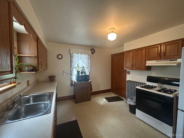 6305 S 3rd Street, Wells, MI 49894