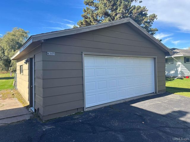 6305 S 3rd Street, Wells, MI 49894