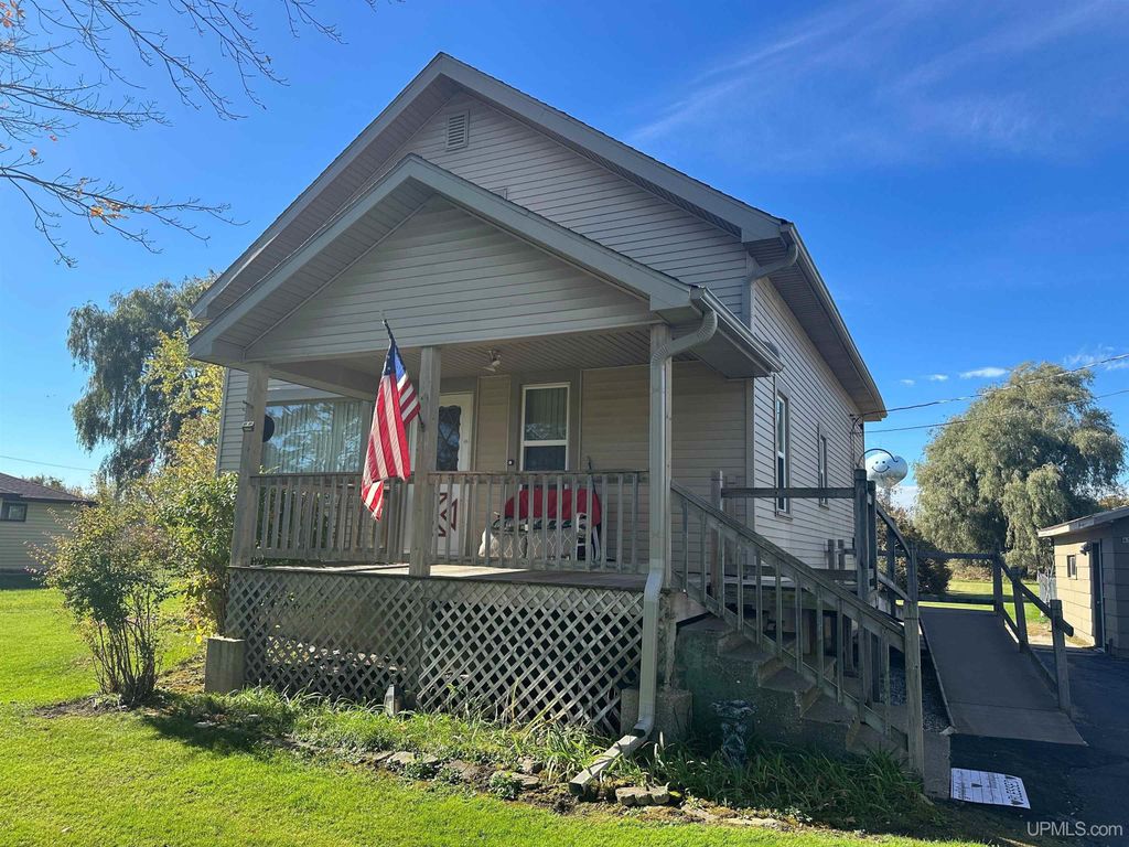 6305 S 3rd Street, Wells, MI 49894