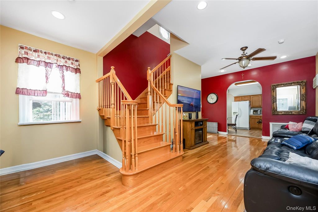 88-35 75th Avenue, Glendale, NY 11385 — photo 4