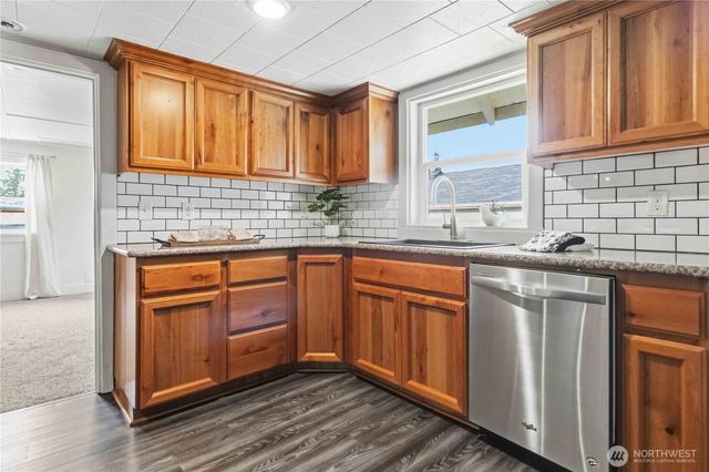 3007 Columbia Heights Road, Longview, WA 98632